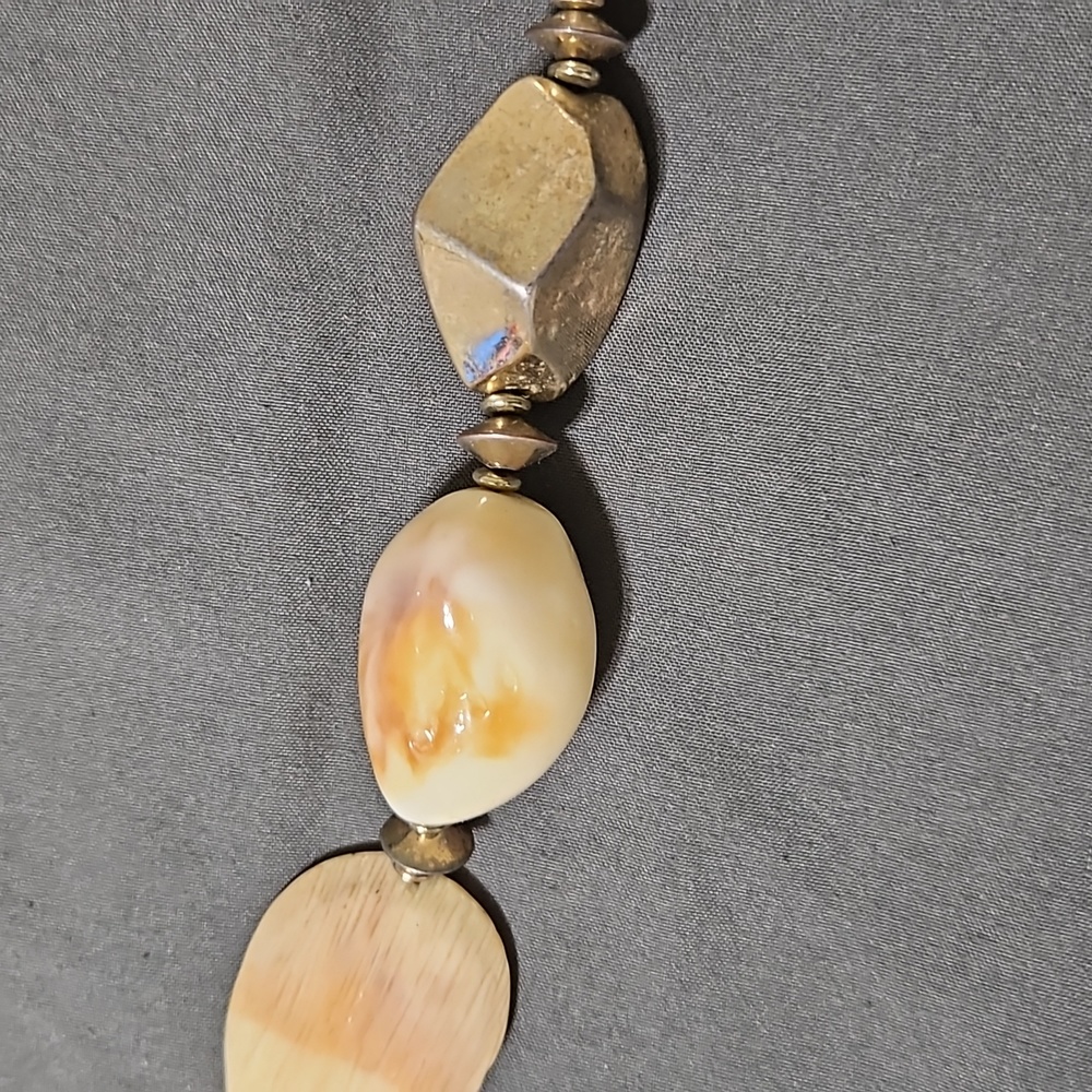 Stone like beads necklace